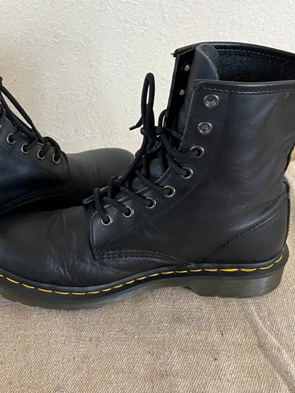 Dr. Martens Woman's Airwair 11821 Black Leather Combat Ankle Boots Sz 9 - Picture 8 of 13